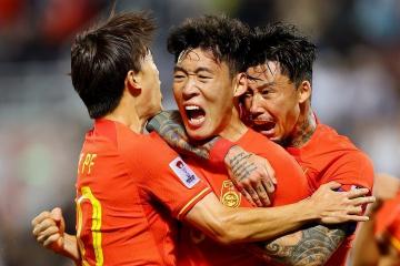 IM体育官网-中国球员在国际足球联赛中崭露头角