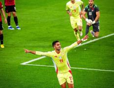 IM体育赛事直播入口-西班牙足球队成功晋级国际大赛