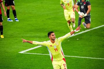 IM体育赛事直播入口-西班牙足球队成功晋级国际大赛