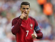 IM体育-布克神迹撕裂北国寒夜，马刺终场绝杀冰封吉林