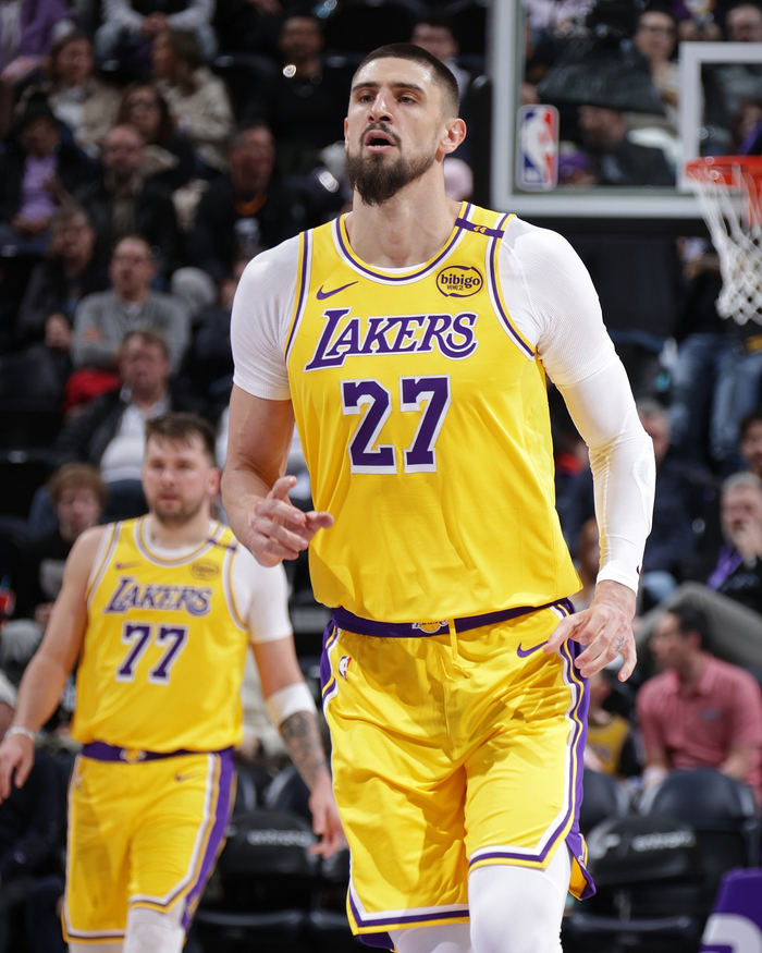 IM体育官方网-湖人B队血洗勇士,克莱送出助攻