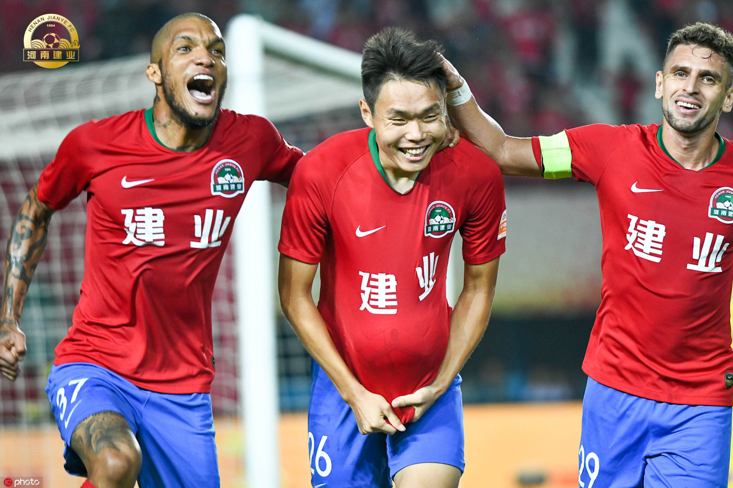 IM体育官方平台-上港主场迎战建业,全力以赴争取胜利的简单介绍