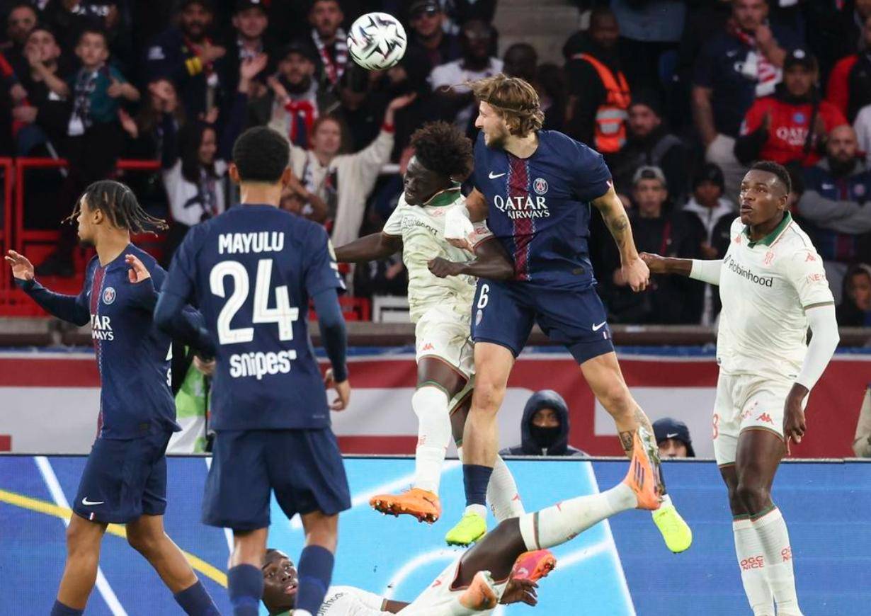 IM体育社区互动入口-关于拜仁后防线零漏失，对手难有破门机会的信息