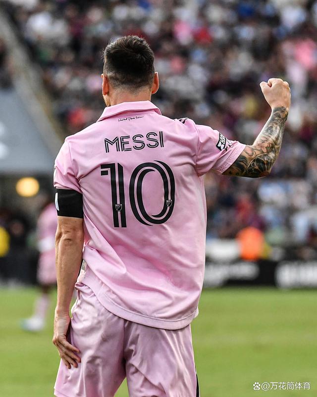 IM体育平台-巴塞罗那前锋梅西复出,球队士气高涨