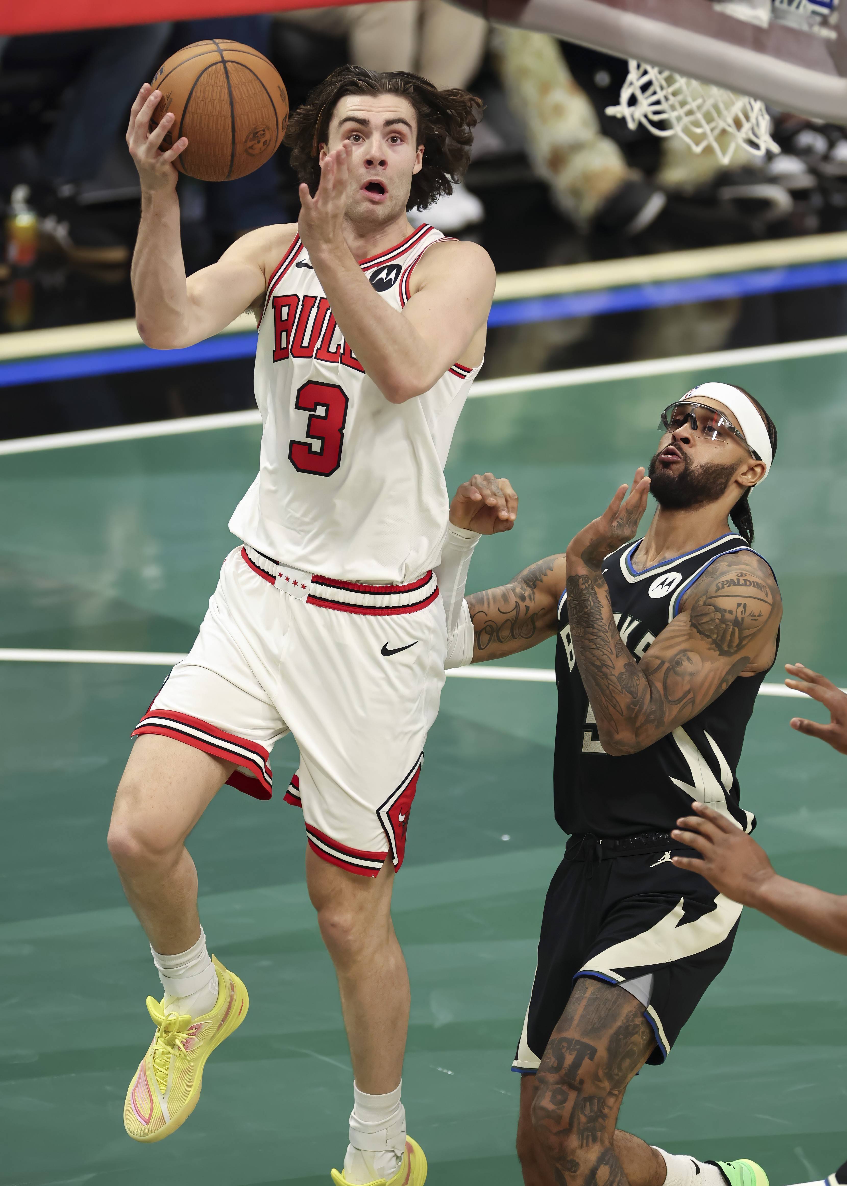 IM体育数据分析平台-雄鹿力克辽宁队，欧文关键制胜